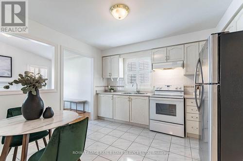 3834 Althorpe Circle, Mississauga (Lisgar), ON - Indoor Photo Showing Kitchen