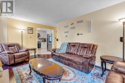 50 Granby Court, Brampton (Northgate), ON - Indoor Photo Showing Living Room