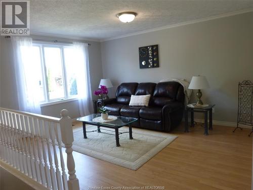 3429 Caribou Crescent, Windsor, ON - Indoor Photo Showing Living Room