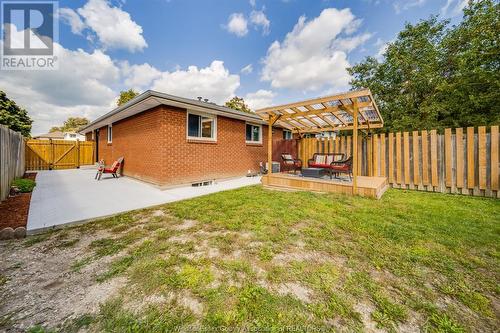 9793 Lynngrove Crescent, Windsor, ON - Outdoor