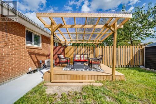 9793 Lynngrove Crescent, Windsor, ON - Outdoor With Exterior