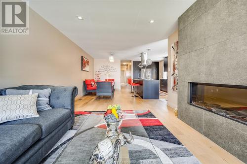 9793 Lynngrove Crescent, Windsor, ON - Indoor Photo Showing Living Room With Fireplace