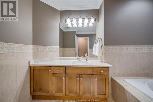 847 Cottage Grove, Kingsville, ON - Indoor Photo Showing Bathroom