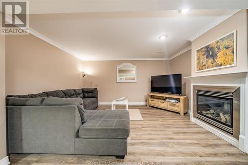 847 Cottage Grove, Kingsville, ON - Indoor Photo Showing Living Room With Fireplace