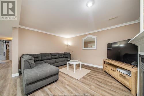 847 Cottage Grove, Kingsville, ON - Indoor Photo Showing Living Room