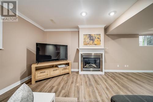 847 Cottage Grove, Kingsville, ON - Indoor Photo Showing Living Room With Fireplace