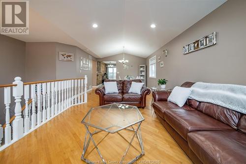 847 Cottage Grove, Kingsville, ON - Indoor Photo Showing Living Room