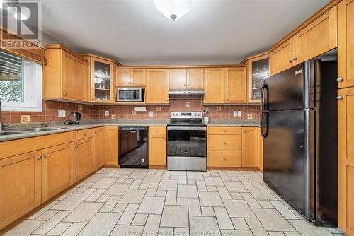 847 Cottage Grove, Kingsville, ON - Indoor Photo Showing Kitchen