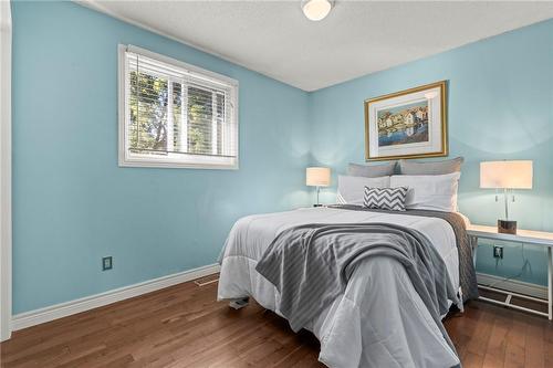 28 Gurnett Drive, Hamilton, ON - Indoor Photo Showing Bedroom