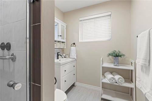 28 Gurnett Drive, Hamilton, ON - Indoor Photo Showing Bathroom