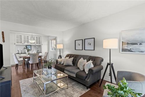 28 Gurnett Drive, Hamilton, ON - Indoor Photo Showing Living Room