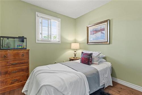 28 Gurnett Drive, Hamilton, ON - Indoor Photo Showing Bedroom