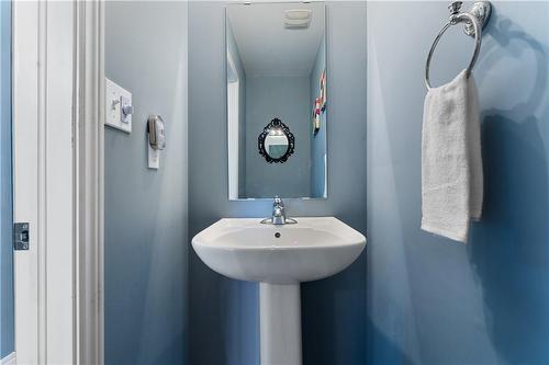 Powder room - 60 Madonna Drive, Hamilton, ON - Indoor Photo Showing Bathroom