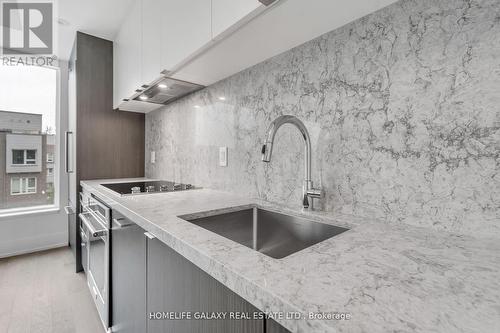 311 - 25 Adra Grado Way, Toronto (Bayview Village), ON - Indoor Photo Showing Kitchen With Upgraded Kitchen