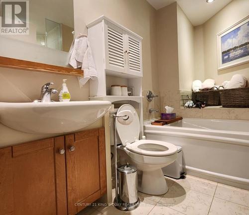 2205 - 208 Queens Quay W, Toronto, ON - Indoor Photo Showing Bathroom