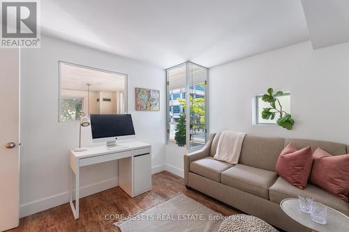 114 - 954 King Street W, Toronto (Niagara), ON - Indoor Photo Showing Living Room