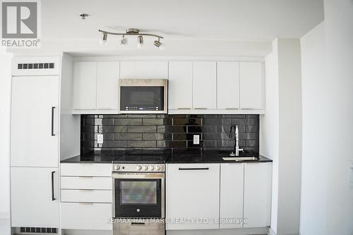 811 - 90 Glen Everest Road, Toronto (Birchcliffe-Cliffside), ON - Indoor Photo Showing Kitchen