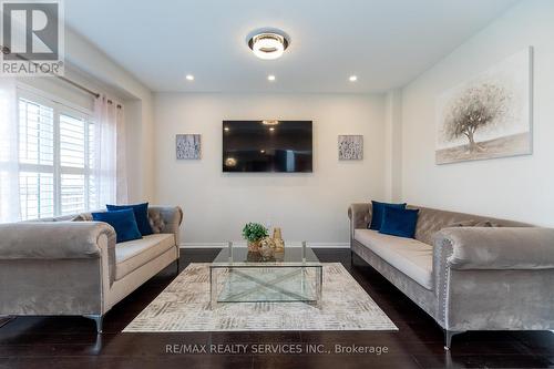 96 Bruce Cameron Drive, Clarington (Bowmanville), ON - Indoor Photo Showing Living Room