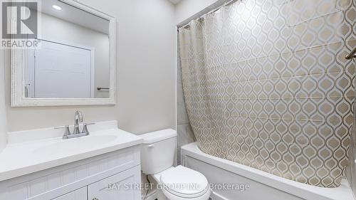 1870 Woodgate Court, Oshawa (Samac), ON - Indoor Photo Showing Bathroom