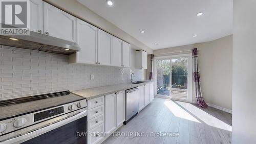 1870 Woodgate Court, Oshawa (Samac), ON - Indoor Photo Showing Kitchen