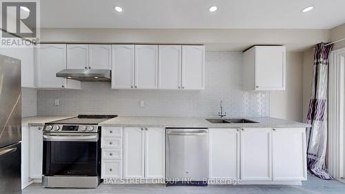 1870 Woodgate Court, Oshawa (Samac), ON - Indoor Photo Showing Kitchen With Double Sink With Upgraded Kitchen