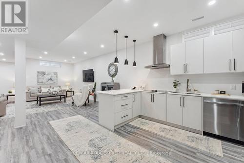 47 Harry Lee Crescent, Clarington (Bowmanville), ON - Indoor Photo Showing Kitchen With Upgraded Kitchen