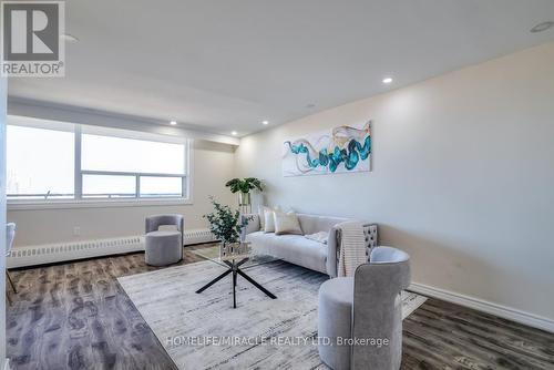 1105 - 180 Markham Road, Toronto (Scarborough Village), ON - Indoor Photo Showing Living Room