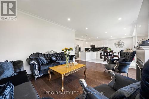 14 Hummingbird Grove, Adjala-Tosorontio (Colgan), ON - Indoor Photo Showing Living Room