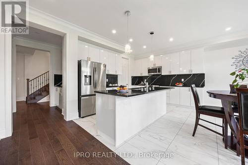 14 Hummingbird Grove, Adjala-Tosorontio (Colgan), ON - Indoor Photo Showing Kitchen With Upgraded Kitchen