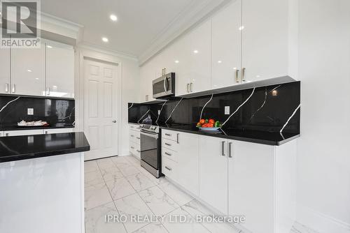 14 Hummingbird Grove, Adjala-Tosorontio (Colgan), ON - Indoor Photo Showing Kitchen