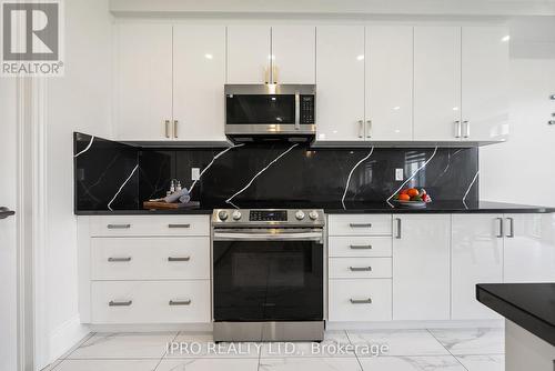 14 Hummingbird Grove, Adjala-Tosorontio (Colgan), ON - Indoor Photo Showing Kitchen