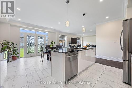 14 Hummingbird Grove, Adjala-Tosorontio (Colgan), ON - Indoor Photo Showing Kitchen With Upgraded Kitchen