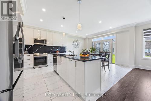 14 Hummingbird Grove, Adjala-Tosorontio (Colgan), ON - Indoor Photo Showing Kitchen With Upgraded Kitchen