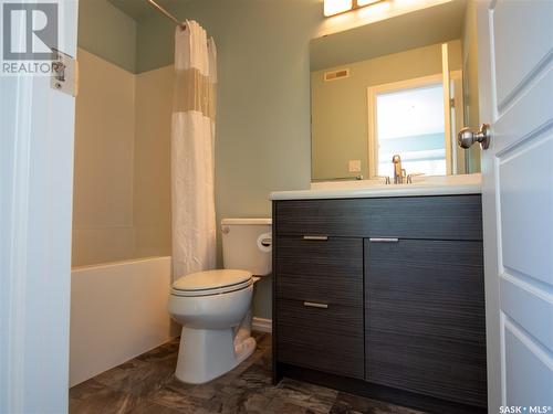 114 4102 3Rd Avenue N, Regina, SK - Indoor Photo Showing Bathroom