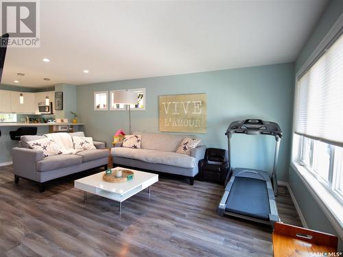 114 4102 3Rd Avenue N, Regina, SK - Indoor Photo Showing Living Room