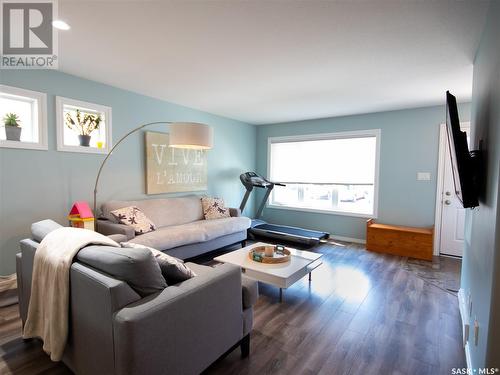 114 4102 3Rd Avenue N, Regina, SK - Indoor Photo Showing Living Room