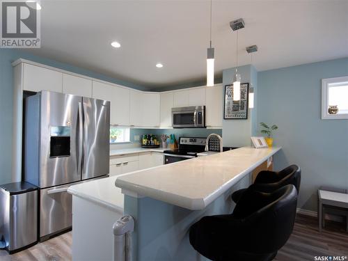 114 4102 3Rd Avenue N, Regina, SK - Indoor Photo Showing Kitchen With Stainless Steel Kitchen