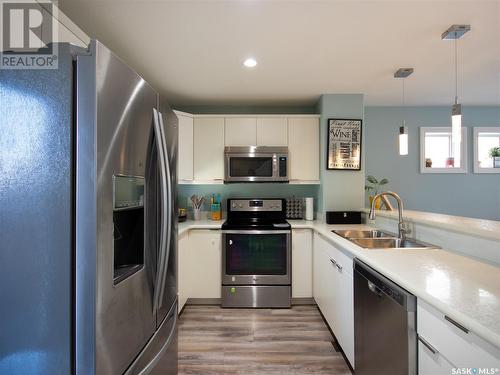 114 4102 3Rd Avenue N, Regina, SK - Indoor Photo Showing Kitchen With Double Sink