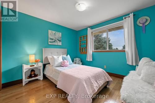 4871 Wellington Road 29, Guelph/Eramosa, ON - Indoor Photo Showing Bedroom