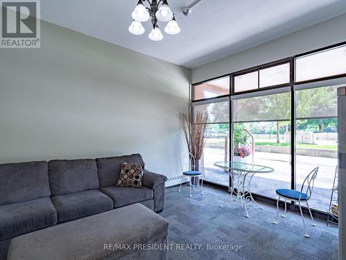 701 - 1950 Main Street West, Hamilton, ON - Indoor Photo Showing Living Room