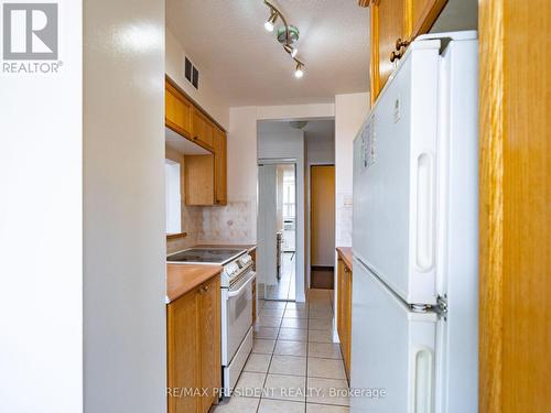 701 - 1950 Main Street West, Hamilton, ON - Indoor Photo Showing Kitchen