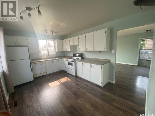 214 Cartier Crescent, Saskatoon, SK - Indoor Photo Showing Kitchen