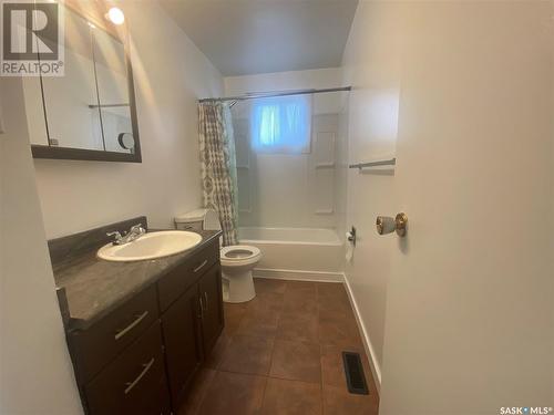 214 Cartier Crescent, Saskatoon, SK - Indoor Photo Showing Bathroom