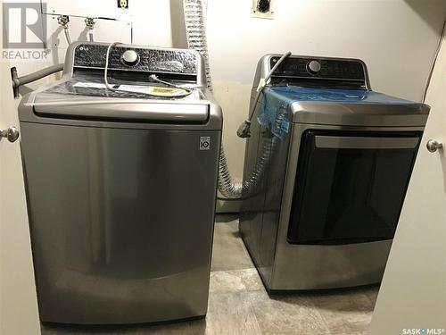 214 Cartier Crescent, Saskatoon, SK - Indoor Photo Showing Laundry Room