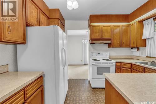 18 Procter Place, Regina, SK - Indoor Photo Showing Kitchen