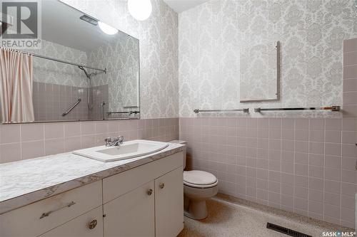 18 Procter Place, Regina, SK - Indoor Photo Showing Bathroom