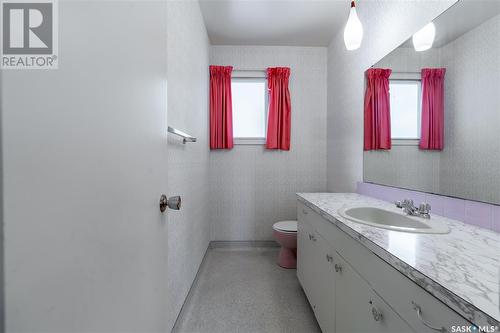 18 Procter Place, Regina, SK - Indoor Photo Showing Bathroom