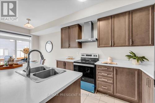 105 Eva Drive, Waterloo, ON - Indoor Photo Showing Kitchen With Double Sink