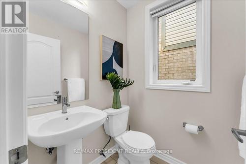 105 Eva Drive, Waterloo, ON - Indoor Photo Showing Bathroom