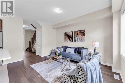 105 Eva Drive, Waterloo, ON - Indoor Photo Showing Living Room